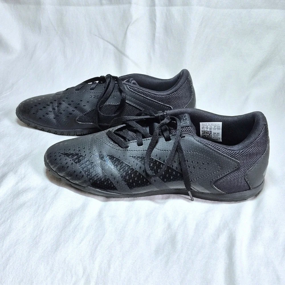 Adidas‎ Predator indoor shoes black lace up womens 7.5